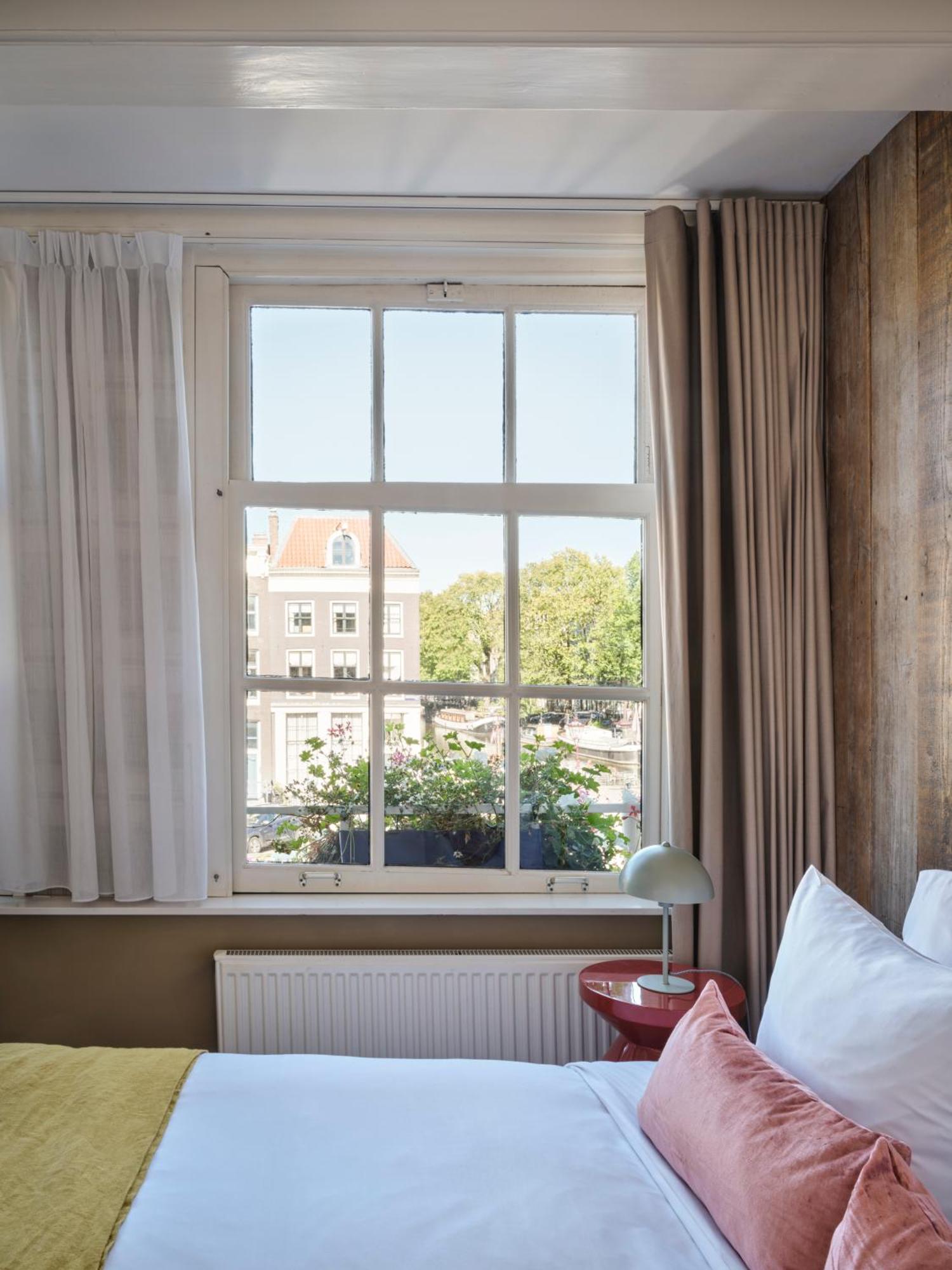 Small Double Room with Canal View,1516414519:JPEG